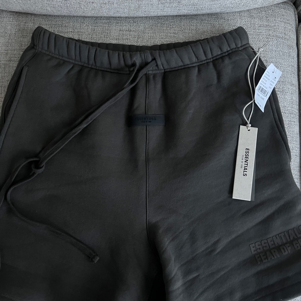 FEAR OF GOD ESSENTIALS CORE SWEATSHORT - STRETCH LIMO Off Black size SM